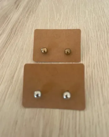 Lot de 2 paires de boucles d’oreilles neuves