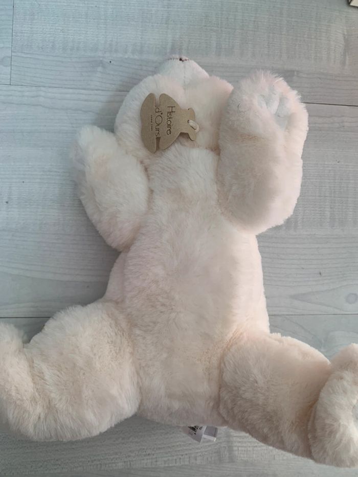 Ours  blanc en peluche - photo numéro 3