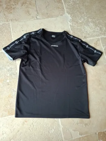 Tee shirt hand