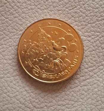 Pièce de monnaie de Paris Mickey sorcier avec les 2 châteaux disneyland Paris 2020