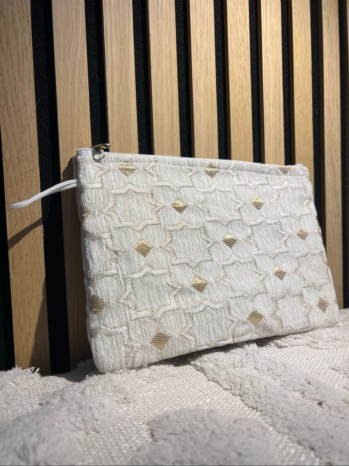 Pochette plate avec dragonne - photo numéro 2