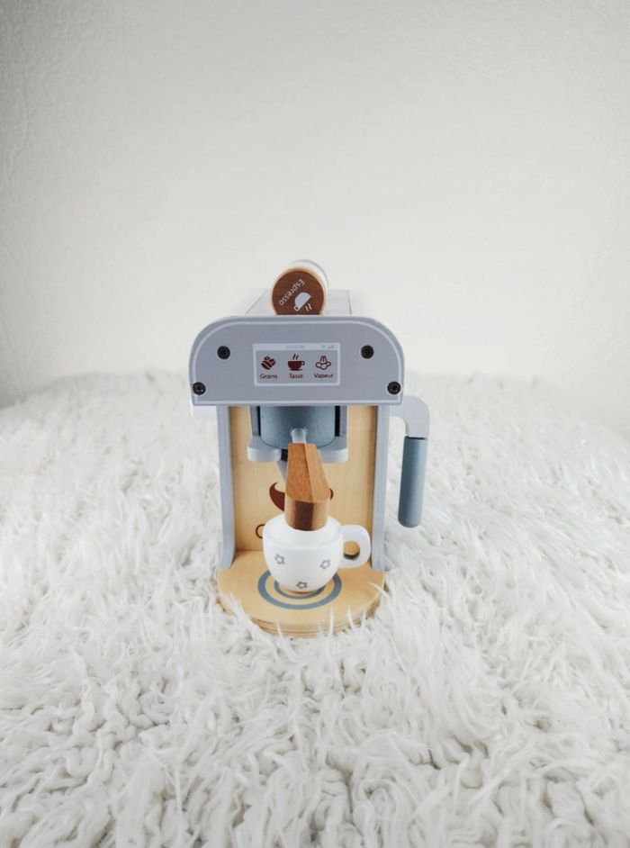 Machine à café en bois avec ces accessoires marque JouéClub 🎅