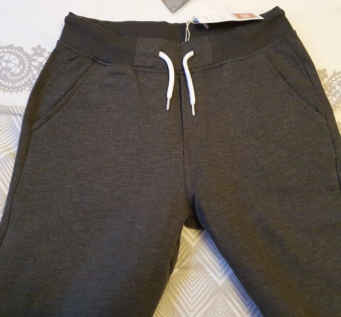 Pantalon de jogging neuf de taille 14ans - photo numéro 2