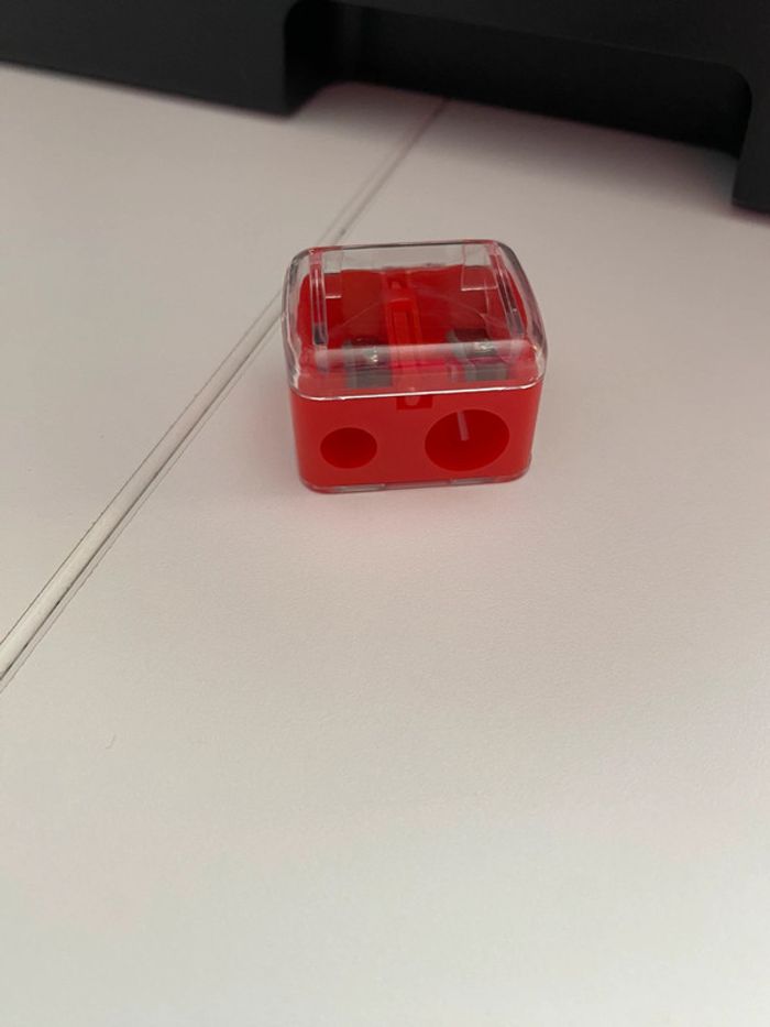 Taille crayon 2 trous maquillage