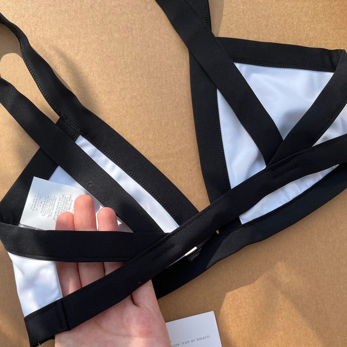 Haut de maillot blanc et noir - photo numéro 3