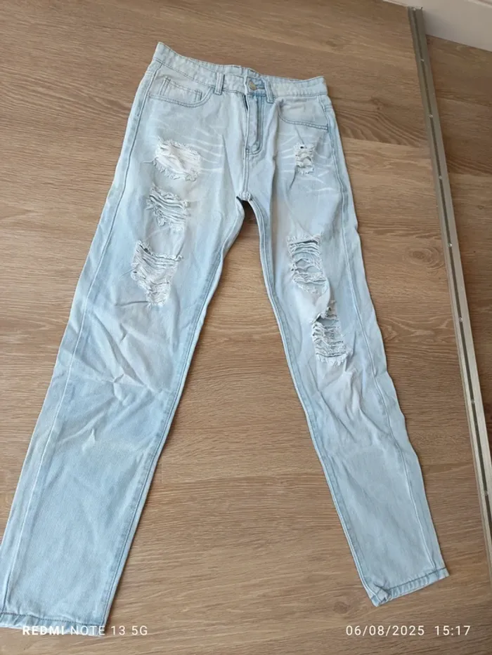 Magnifique jean a troue romwe taille 40