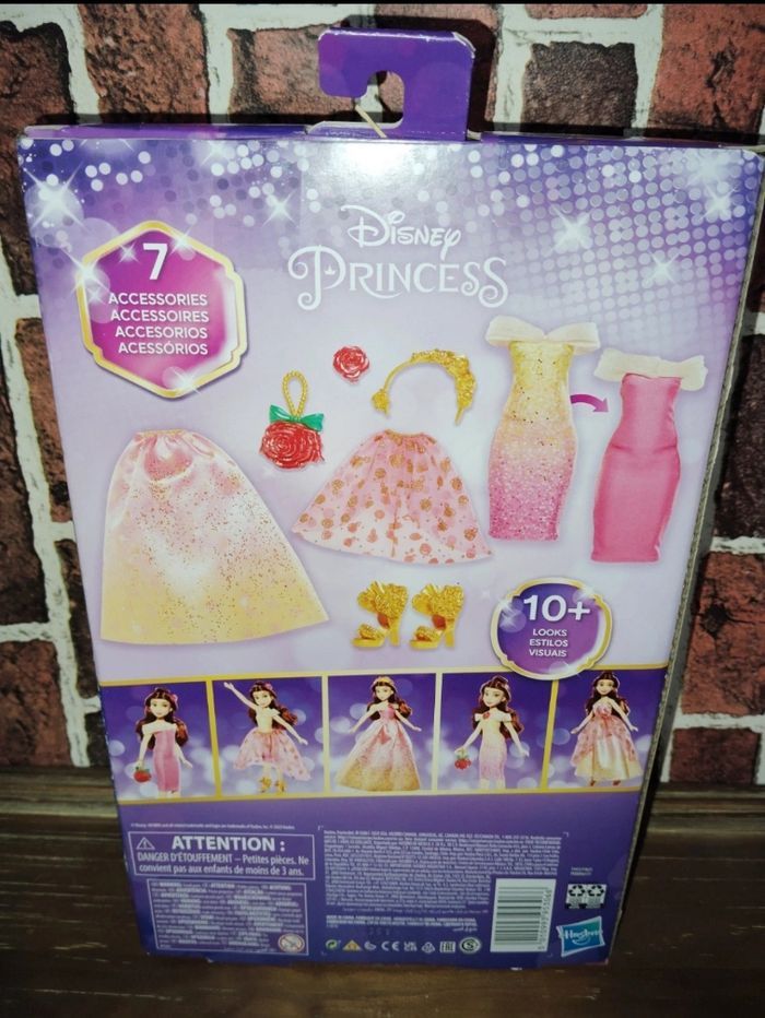 Coffret poupée Disney Belle avec tenues - photo numéro 2