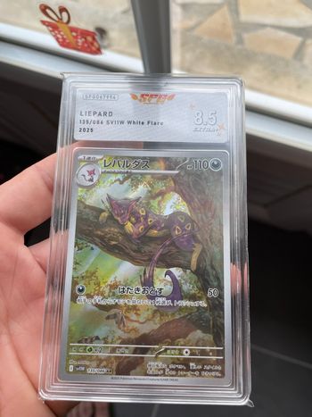 Pokémon carte gradée Léopardus AR SFG 8.5