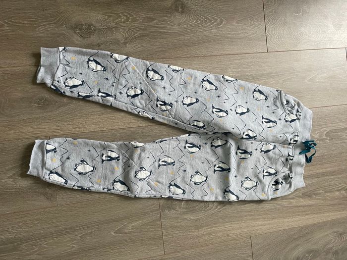 Pantalon Printed Snug Joggers modèle Penguin de la marque Frugi taille 9/10 ans  Porté 2/3 fois