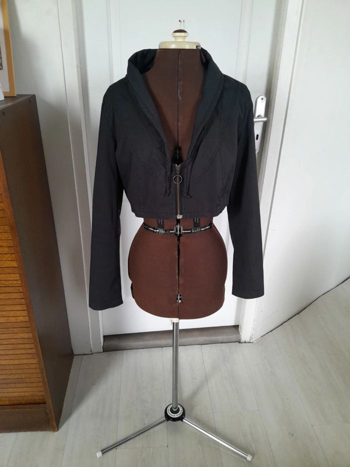 Belle petite veste courte jensen