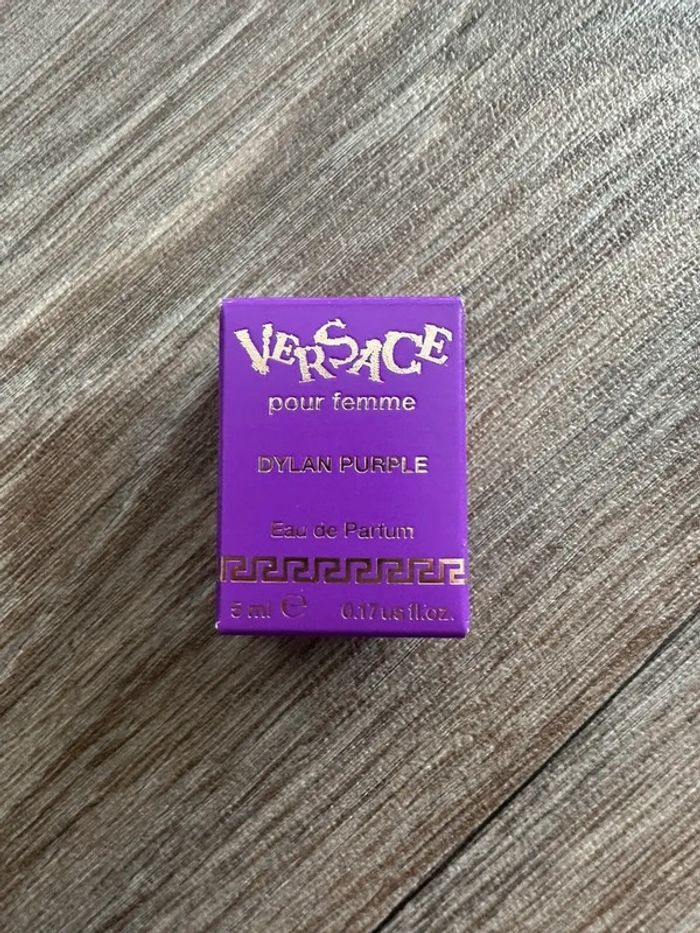 Versace Dylan Purple eau de parfum miniature - photo numéro 2
