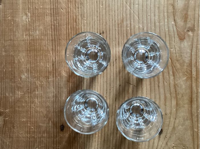 4 petits verres shooter vintage - photo numéro 2