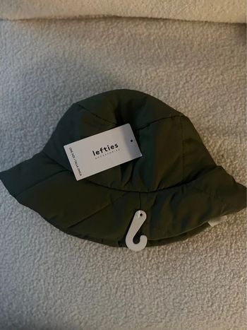 Chapeau de pluie vert kaki