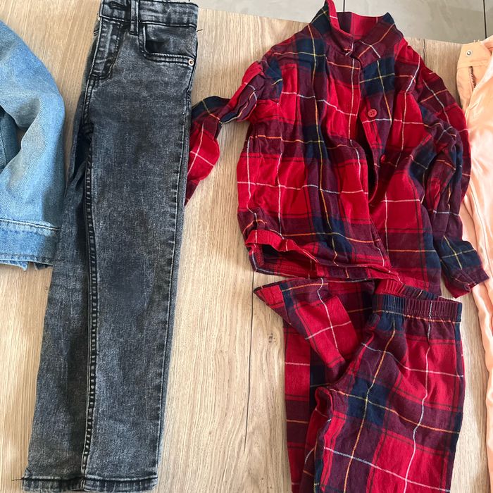 Lot 4 vêtements filles en très bon état taille 6 ans - photo numéro 2