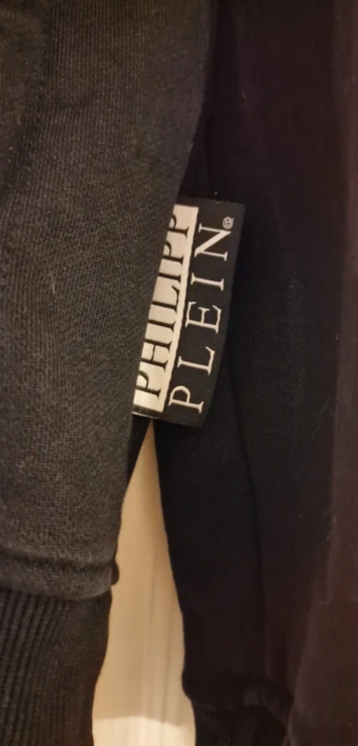 Sweat noir avec lettrage métallique – Très bon état – Taille M - photo numéro 10