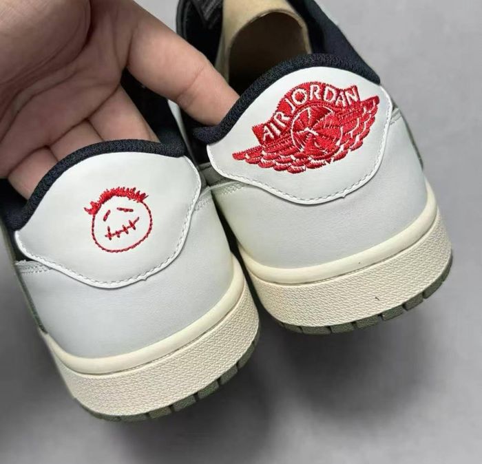 Travis Scott x Air Jordan 1 Low OG SP - photo numéro 4