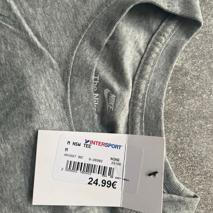 Tee shirt neuf Nike - photo numéro 2