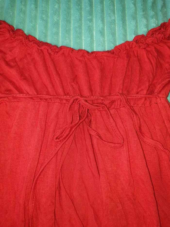 Tee-shirt ouvert & épaule dénudée - photo numéro 4