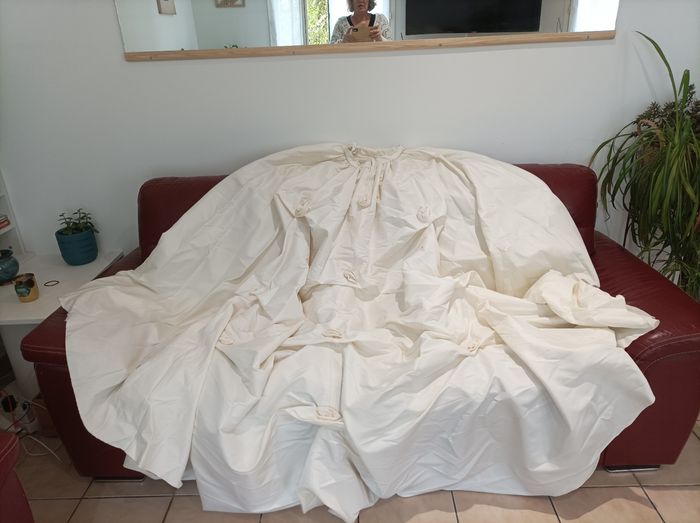 Robe de mariée  couleur ivoire matrimonia avec les gants ,un voile et un jupon. Possibilité d'une paire de chaussures en plus sur demande si ça plaît. - photo numéro 4