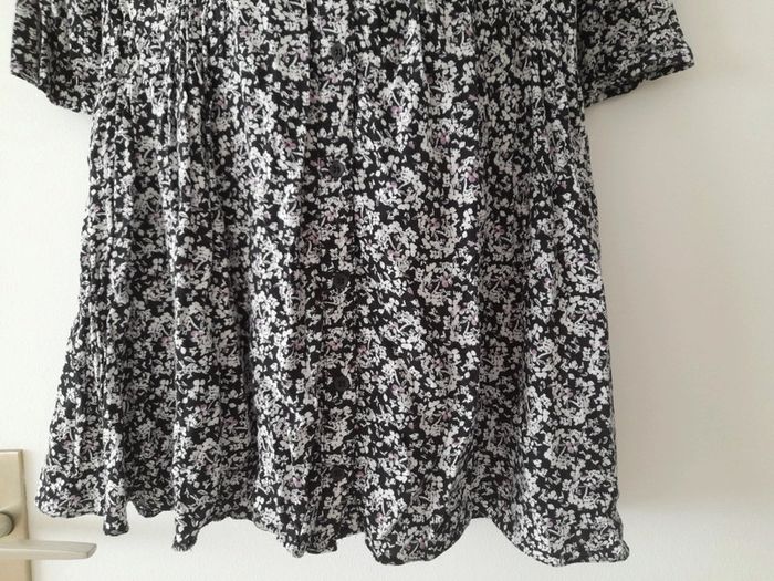 Robe courte avec volant en bas. - photo numéro 4