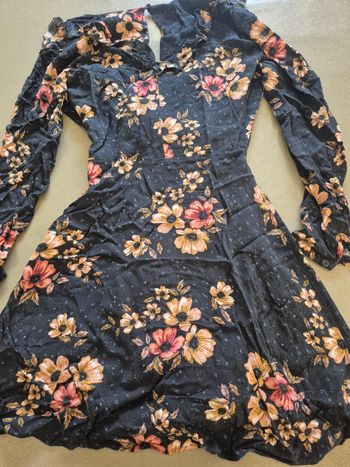 Vends robe fluide de la marque Only en taille 34 (XS).