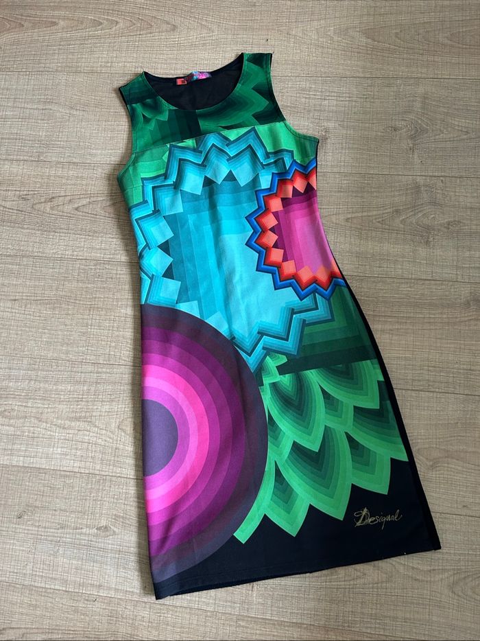 Robe noire et imprimée sans manches Desigual taille S bon état - photo numéro 7