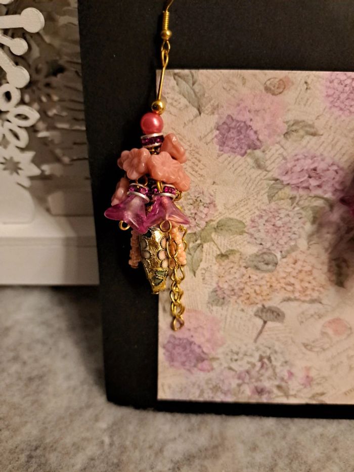 Boucles d'oreilles pendante rose doré - photo numéro 4