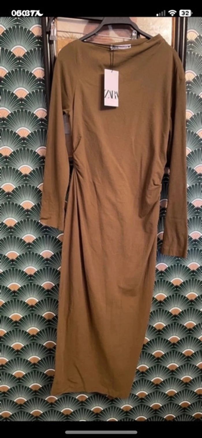 Belle robe col bateau en laine zara taille L couleur kaki - photo numéro 2