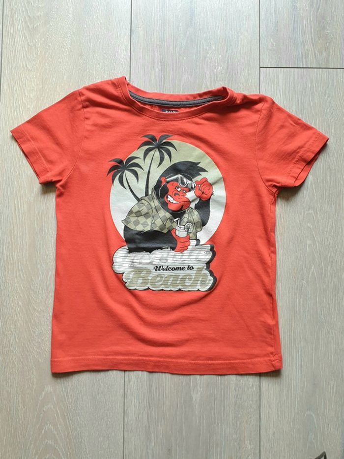 Maillot manche courte orange. Garçon 6 ans. Marque Kiabi