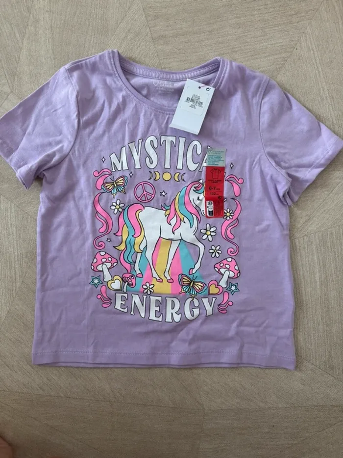 TEE shirt neuf 6-7 ans