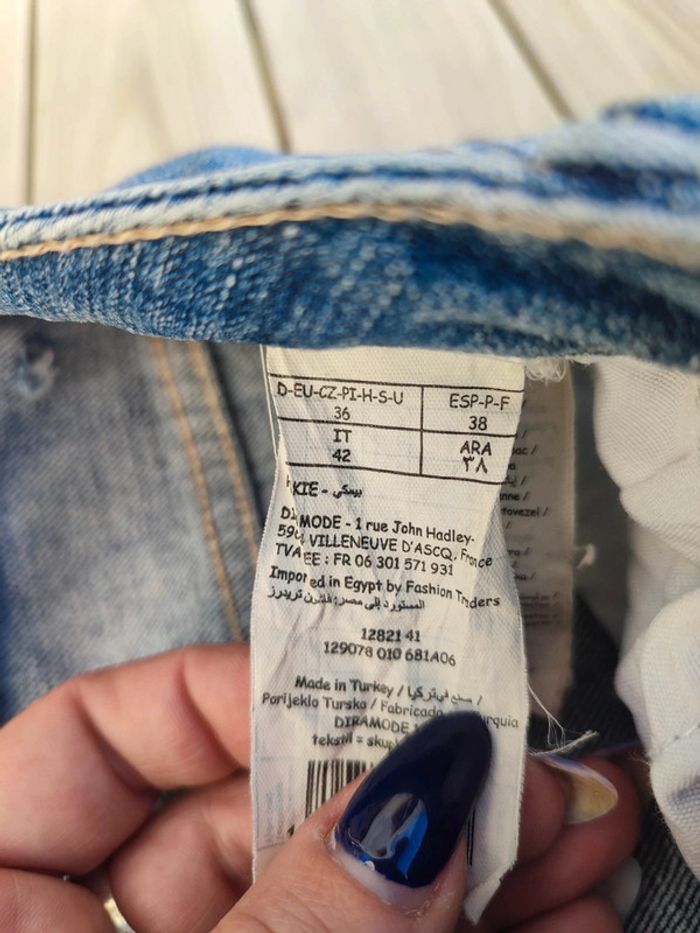 Jeans a trous - photo numéro 3