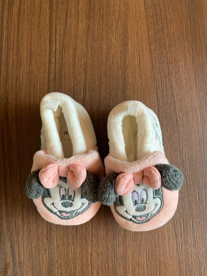 Chaussons Minnie 6 9 mois neufs