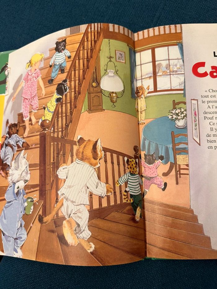 Livre bords colorés couleurs multicolore bd album Hachette Caroline Le Noël fête - photo numéro 3
