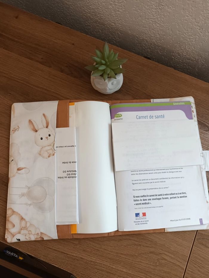 Protège carnet santé - photo numéro 4