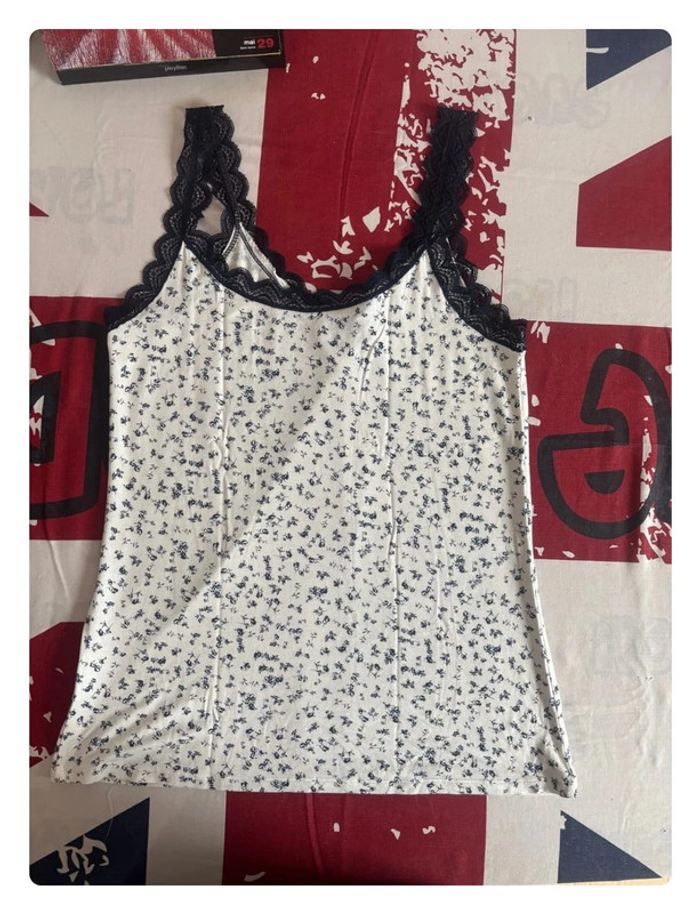 Débardeur motif fleuri roses bretelles brodés taille Xl