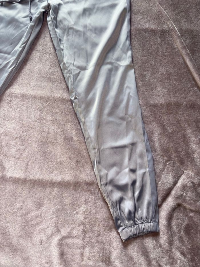 Pantalon gris argenté femme Jean Louis François taille M en très bon état. Effet satiné - photo numéro 6