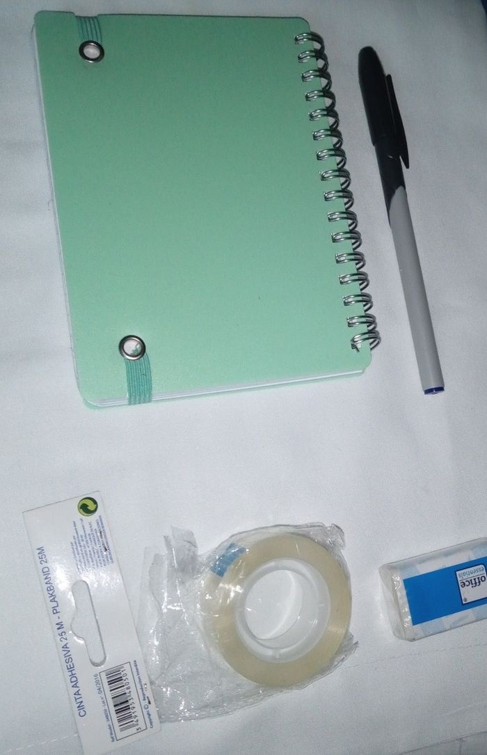 Carnet + autre matériel scolaire - photo numéro 4