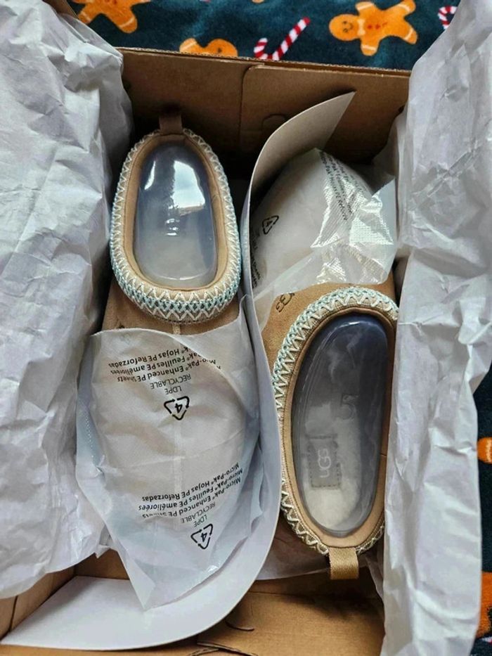 Ugg tazz couleur sable Taille 37 - photo numéro 3