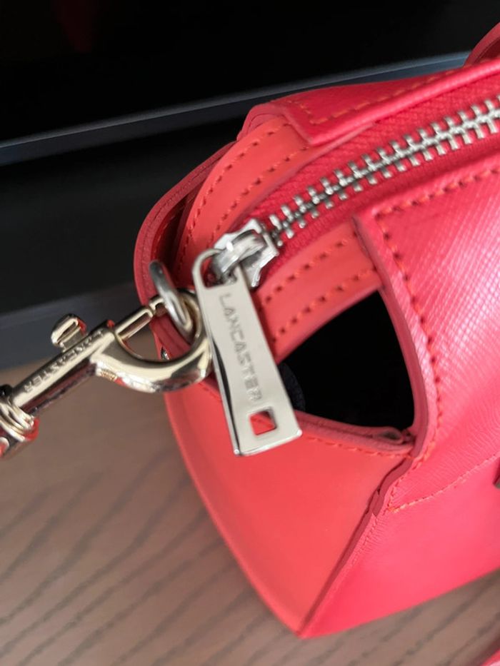 Superbe sac Lancaster tout cuir épaulé ou main rouge orange état neuf - photo numéro 16