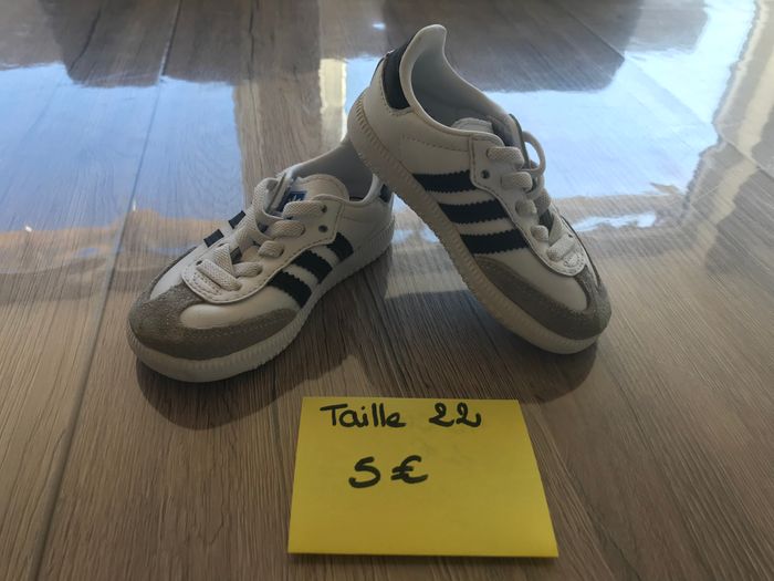 Basket adidas taille 22