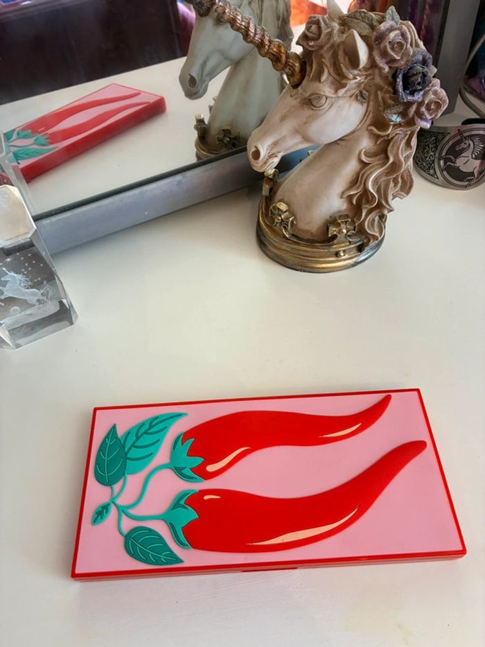 Palette Tasty Chilli, 18 fards, Makeup Revolution.