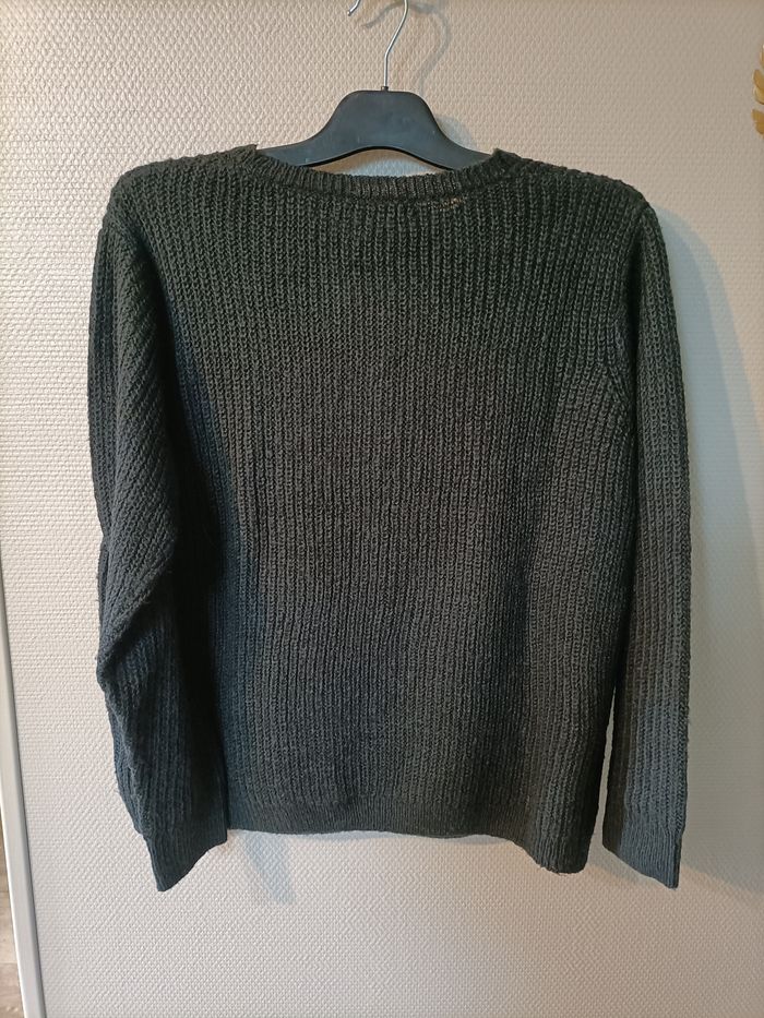 Pull noir avec bouton perles - photo numéro 3