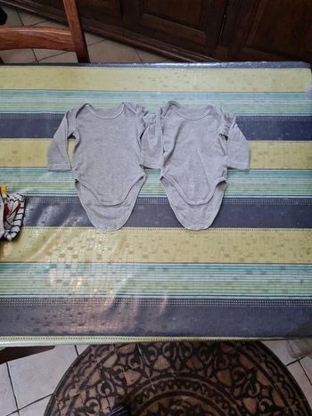 Lot 2 bodies ML tex 6 mois