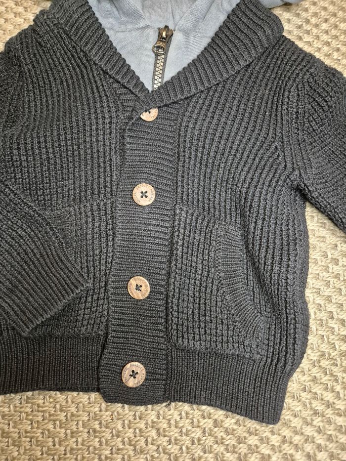 Gilet doublé avec capuche noir et gris - 3 ans - photo numéro 4