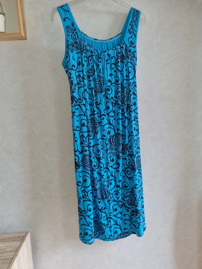 Robe à large bretelles