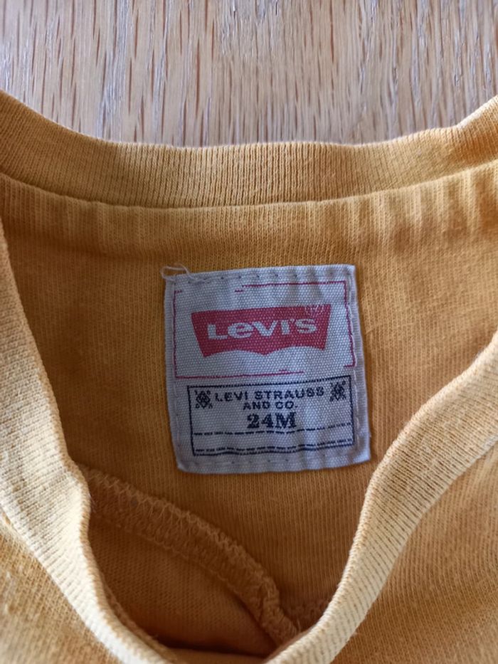 T-shirt Levi's taille 24 mois - photo numéro 4