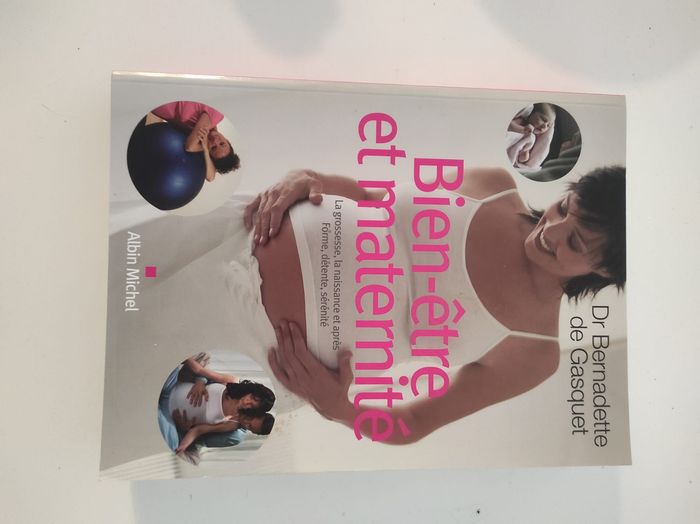 Lot livres maternité, allaitement, sommeil de l'enfant, prénoms - photo numéro 5