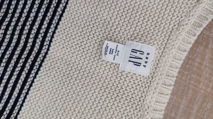 Gilet GAP 6-12 mois fermeture a boutons - photo numéro 2