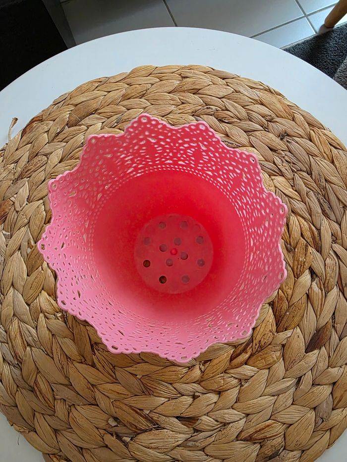 Pot décoratif en plastique rose - photo numéro 3