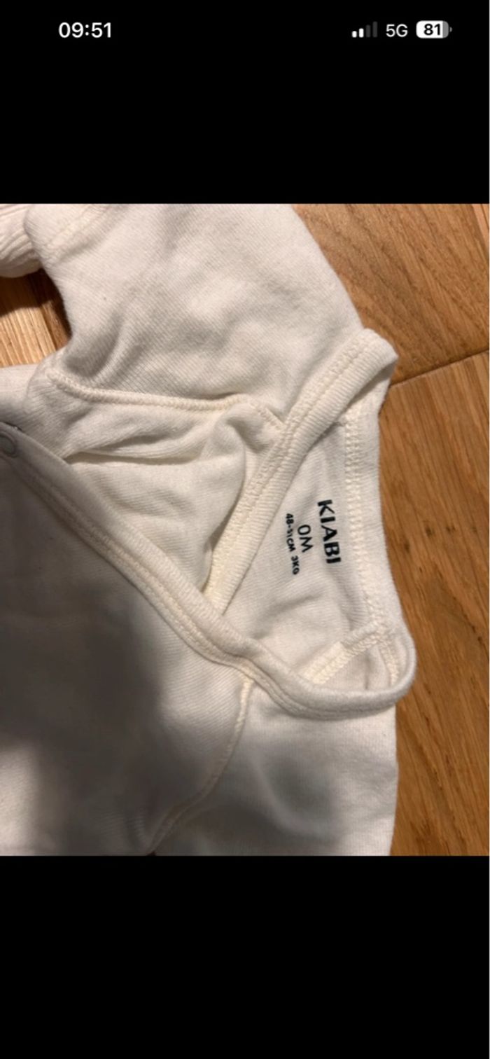 3 Bodies 0 mois - photo numéro 2